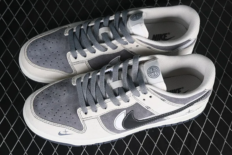 All categories Nk SB Dunk Series Nk SB Dunk Low High-end customized low-top sneakers Nk SB Dunk Low Stone Island joint black and white double hook Anniversary high-end customized low-top casual sneakers DJ2024-087